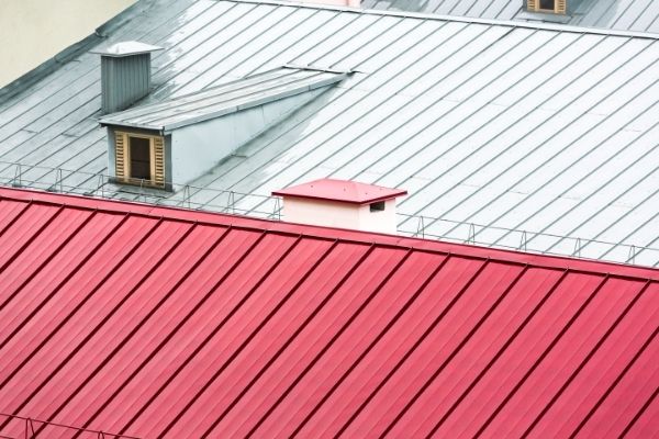 Pourquoi choisir la tôle en acier pour votre toiture ?