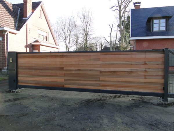Portail coulissant autoportant en bois Portail coulissant autoportant en bois