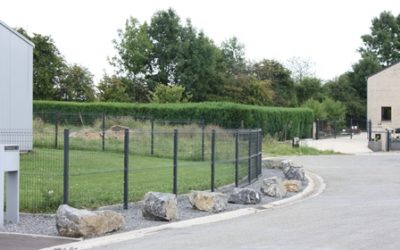 Mise en place de clôtures pour une entreprise à Louveigné