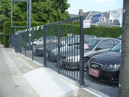 Installation d’une clôture pour une entreprise automobile