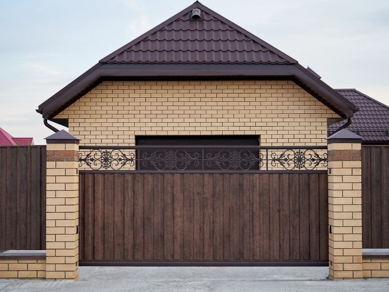 Portail coulissant autoportant en bois avec Coden